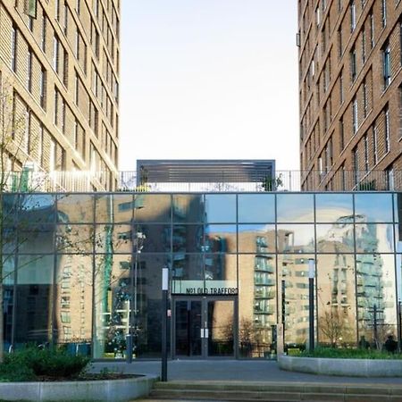 Modern Trafford 1Br Apartment-Free Parking-Cinema Room แมนเชสเตอร์ ภายนอก รูปภาพ