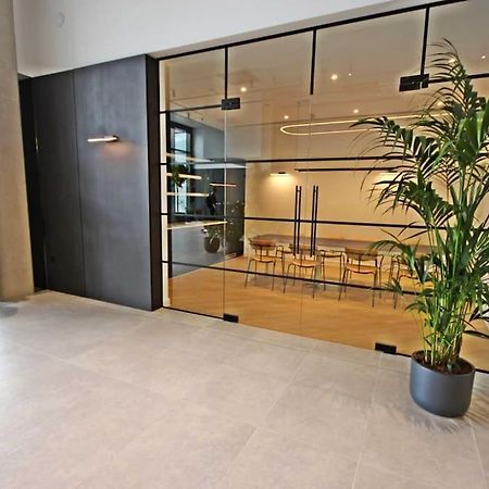 Modern Trafford 1Br Apartment-Free Parking-Cinema Room แมนเชสเตอร์ ภายนอก รูปภาพ