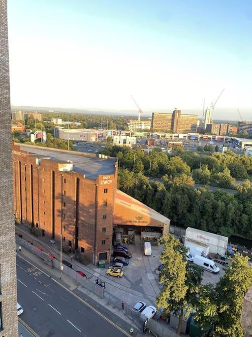 Modern Trafford 1Br Apartment-Free Parking-Cinema Room แมนเชสเตอร์ ภายนอก รูปภาพ