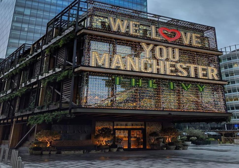 Modern Trafford 1Br Apartment-Free Parking-Cinema Room แมนเชสเตอร์ ภายนอก รูปภาพ