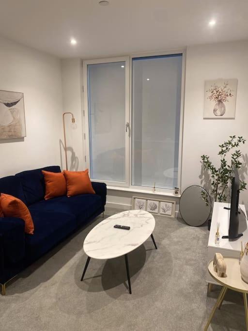 Modern Trafford 1Br Apartment-Free Parking-Cinema Room แมนเชสเตอร์ ภายนอก รูปภาพ