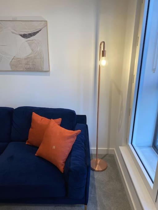 Modern Trafford 1Br Apartment-Free Parking-Cinema Room แมนเชสเตอร์ ภายนอก รูปภาพ