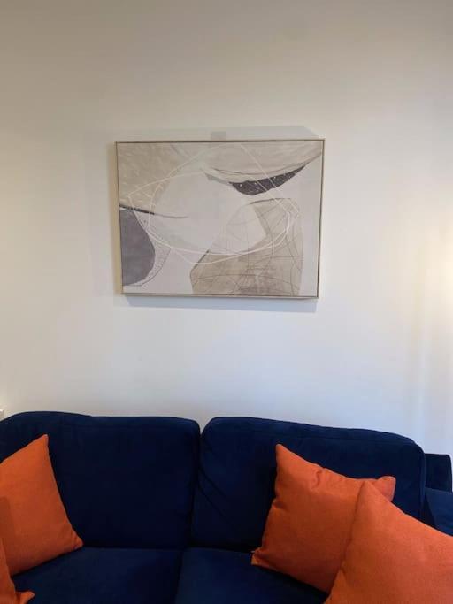 Modern Trafford 1Br Apartment-Free Parking-Cinema Room แมนเชสเตอร์ ภายนอก รูปภาพ