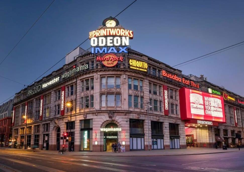 Modern Trafford 1Br Apartment-Free Parking-Cinema Room แมนเชสเตอร์ ภายนอก รูปภาพ