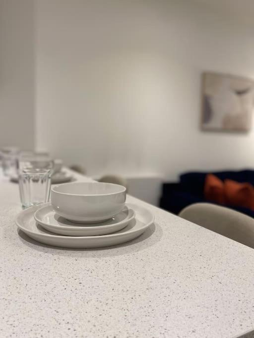 Modern Trafford 1Br Apartment-Free Parking-Cinema Room แมนเชสเตอร์ ภายนอก รูปภาพ